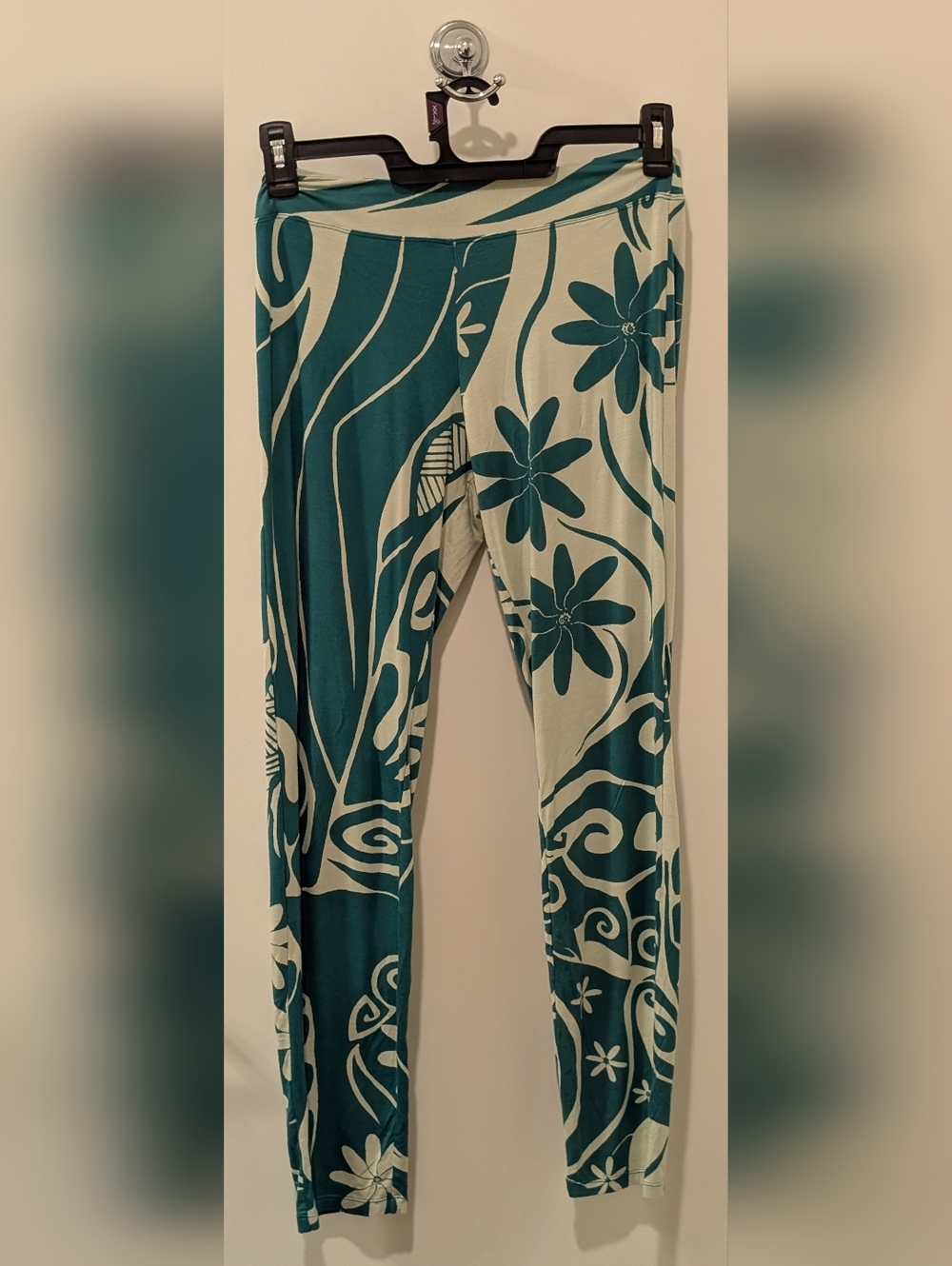 Wahine Toa Hawaii Teal & Mint Cream Floral Tribal Print Leggings